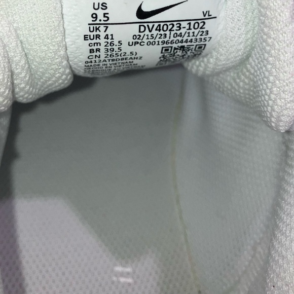 Nike Winflo 10 White and Silver Athletic Shoes - Picture 4 of 5